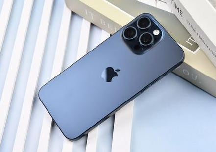 博湖苹果维修点分享iPhone 15 Pro Max屏幕更换全新实操风险 